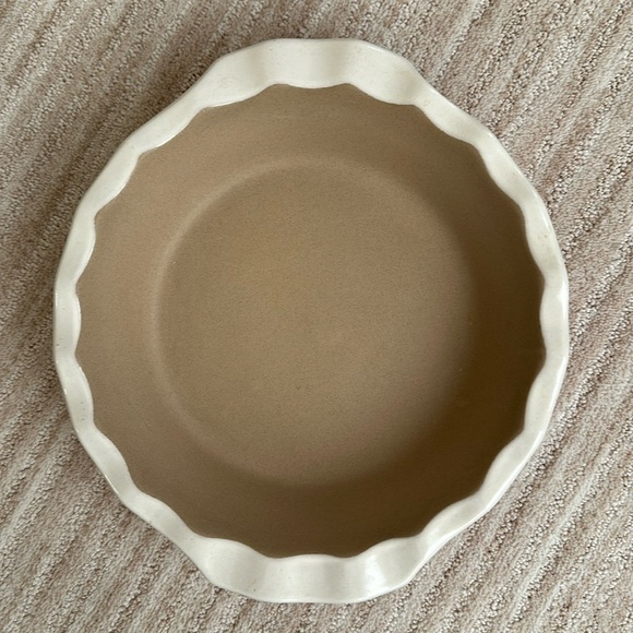 Like New: The Pampered Chef New Traditions Deep Dish Pie Plate - Vanilla - Picture 3 of 16